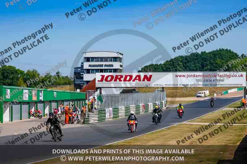 Vintage motorcycle club;eventdigitalimages;mallory park;mallory park trackday photographs;no limits trackdays;peter wileman photography;trackday digital images;trackday photos;vmcc festival 1000 bikes photographs